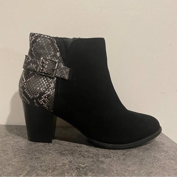 Vionic Naomi black suede snake print water resistant ankle boots size 11 - Picture 3 of 7